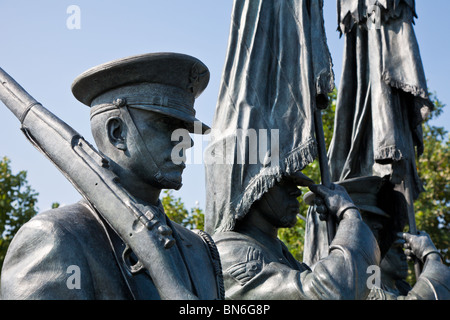 Bronzestatuen von der Ehrengarde Memorial an der United States Air Force Memorial in Arlington, Virginia Stockfoto