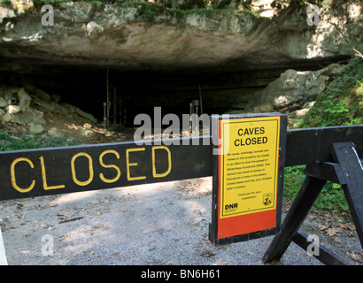 Wyandotte Höhlen geschlossen Schild zum Schutz der Fledermäuse aus weißen Nase Syndrom Pilzerkrankung Indiana Stockfoto