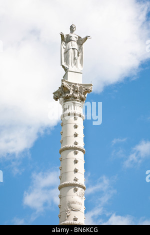 Yorktown, Virginia - Sep 2009 - Lady Liberty steht auf Victory Monument in historischen Yorktown, Virginia Stockfoto