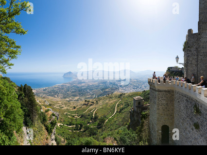 Blick über die Küste von der Torretta Pepoli, Erice, Trapani Region, Nord-West-Sizilien, Italien Stockfoto