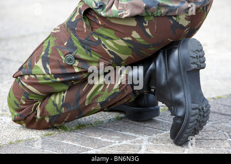 Hose und Stiefel Tarnuniform der HM Royal Marines Commandos im Armed Forces Day 2010 in Bangor County Down Northern Ireland Stockfoto