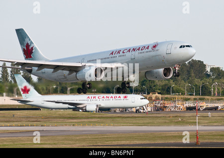 Air Canada Airbus A330 (A330-300) Jet Airliner Landung in Vancouver International Airport (YVR). Stockfoto