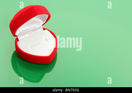 Red Heart Shaped Jewel Box hautnah Stockfoto