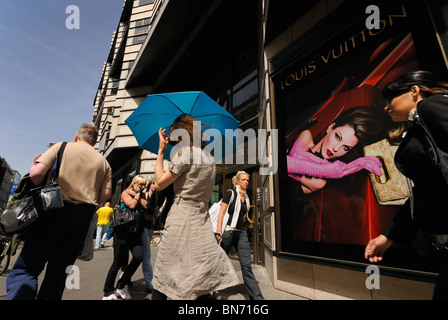 Quartier 206, Kaufhaus. FRIEDRICHSTRASSE 71-74. Luxus-shopping. Bezirk Mitte, Berlin, Deutschland. Europa. Stockfoto