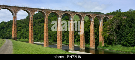 Leaderfoot Eisenbahn Viadukt über den Fluss Tweed in den Scottish Borders Stockfoto