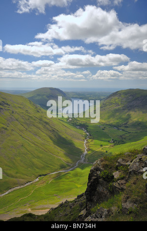 Über die Felder zu Wasdale Head aus Nadel-Schlucht auf großen Giebel im Lake District Stockfoto