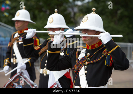 Schlagzeuger der Band von HM Royal Marines Schottland im Armed Forces Day 2010 in Bangor County Down Northern Ireland Stockfoto