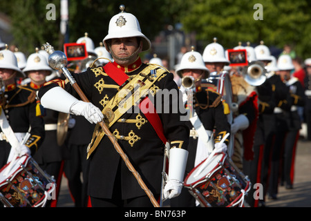 Tambourmajor-Band-Leader der Band der HM Royal Marines Schottland durchführen schlagen Retreat im Armed Forces Day 2010 Stockfoto