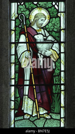 Einem Glasfenster Jesus als der gute Hirte, St. Juliot Church, Cornwall. Das Fenster wird von James Powell & Söhne von Whitefriars, London Stockfoto