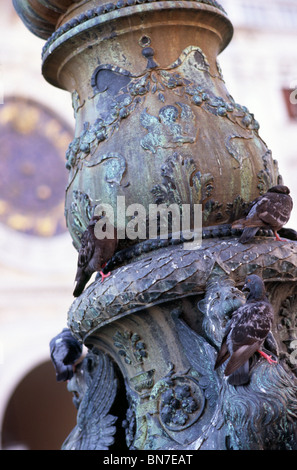 Italien. Venedig. Juli 2008. Tauben auf dem Markusplatz. Stockfoto