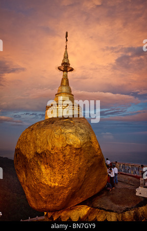 Der Goldene Felsen, Kyaiktiyo, Myanmar, Burma Stockfoto