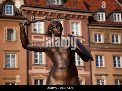 Statue der Meerjungfrau oder Syrena in die Altstadt von Warschau in Polen Stockfoto