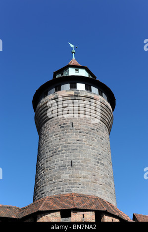 Das Schloss und Sinwell Tower Nürnberg Deutschland Nürnberg Deutschland Europa Stockfoto