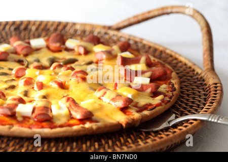 Wurst und Käse pizza Stockfoto