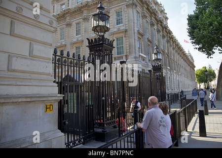 Die bewachte, Downing Street, Heimat des britischen Premierministers, London Stockfoto