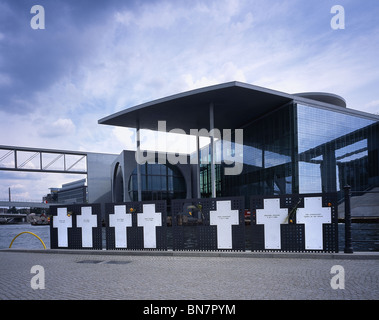 Gedenkstätte für die Opfer der Berliner Mauer nahe dem Reichstag an der Spree Stockfoto
