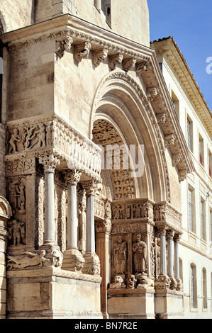 Die Kirche St. Trophime, Arles, Frankreich Stockfoto