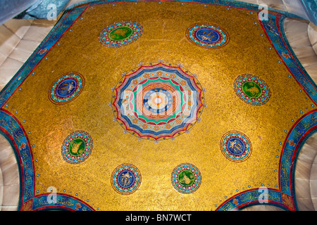 Bunte Decke Neo byzantinischen Deutsch-Brunnen, Alman Cesmesi im Hippodrom, Istanbul, Türkei Stockfoto