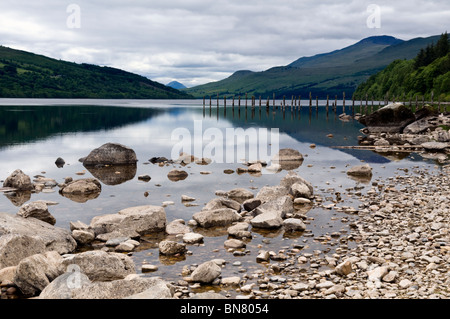 Loch Tay Blick auf Ben Lawers Bergkette mit Reflexion genommen in der Nähe von Kenmore in Dalerb, Schottland Stockfoto