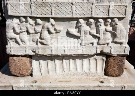 Steinschnitzereien an der Basis des ägyptischen Obelisken im Hippodrom, Istanbul, Türkei Stockfoto