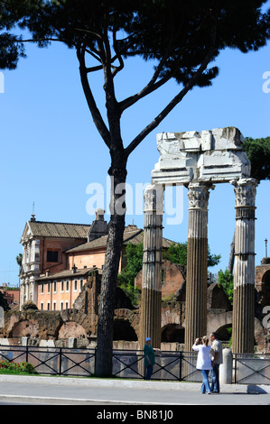 Ein paar Sehenswürdigkeiten auf der Via dei Fori Imperial in Rom, Italien Stockfoto