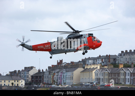 Königliche Marine Rescue Westland Sea King HU5 Hubschrauber XZ920 ausziehen nach einem Besuch in Bangor Nordirland Vereinigtes Königreich Stockfoto