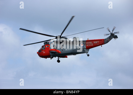 Königliche Marine Rescue Westland Sea King HU5 Helikopterfliegerei XZ920 im Vereinigten Königreich Stockfoto