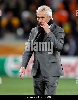 Ein TEARFULL BERT VAN MARWIJK URUGUAY V HOLLAND GREEN POINT Stadion Kapstadt in Südafrika 6. Juli 2010 Stockfoto