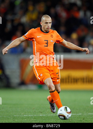 JOHN HEITINGA URUGUAY V HOLLAND GREEN POINT Stadion Kapstadt Südafrika 6. Juli 2010 Stockfoto