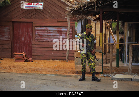 Srilankische Soldaten auf Patrouille Stockfoto