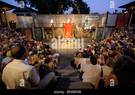 Hexenkessel Hoftheaters. Open Air Theater am Strandbar Mitte an der Spree zur Museumsinsel, Bezirk Mitte, Berlin. Stockfoto