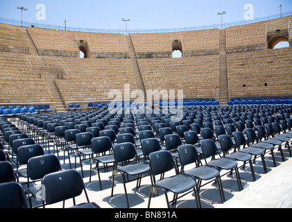 Nummerierte Sitzplätze im Amphitheater in Caesarea, Israel Stockfoto