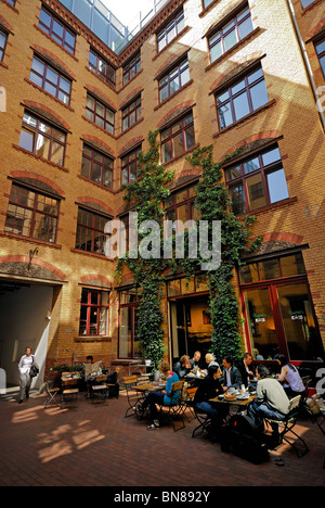 Sophie Gips Hoefe, "Barconi" Coffee-Shop, malerische Innenhöfe in der Nähe Oranienburger Strasse, Bezirk Mitte, Berlin, Deutschland. Stockfoto