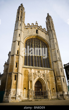 Westfassade des Kings College chapel, Cambridge Universität. Aus dem Rücken gesehen. Stockfoto