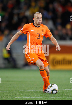 JOHN HEITINGA URUGUAY V HOLLAND GREEN POINT Stadion Kapstadt Südafrika 6. Juli 2010 Stockfoto