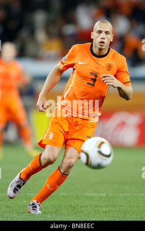 JOHN HEITINGA URUGUAY V HOLLAND GREEN POINT Stadion Kapstadt Südafrika 6. Juli 2010 Stockfoto