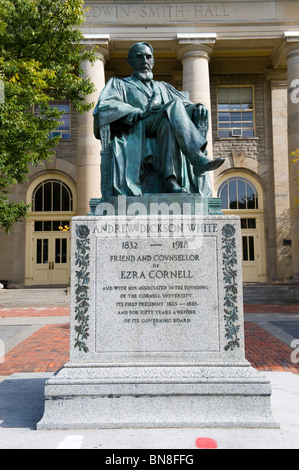 Statue von Andrew Dickson White vor Goldwin Smith Hall Cornell University Campus Ithaca New York Region der Finger Lakes Stockfoto