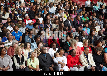 Abschnitt des Publikums bei der 2010 London weltweiten Gebetstag. West Ham United Football Club, Upton Park, London, England. Stockfoto