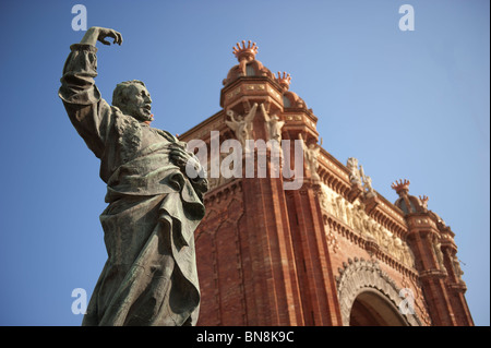 Pau Claris-Statue vor dem Arc de Triomf in Barcelona, Spanien. Stockfoto