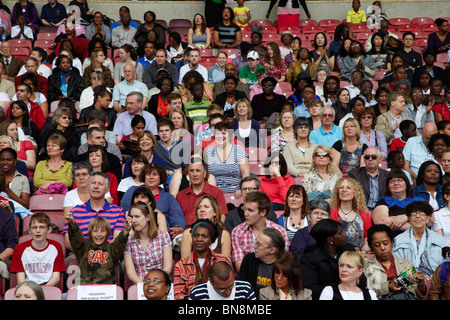 Abschnitt des Publikums bei der 2010 London weltweiten Gebetstag. West Ham United Football Club, Upton Park, London, England. Stockfoto