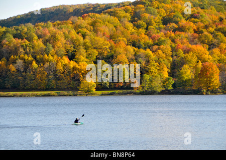 Kanu auf Red House See Allegany State Park New York Stockfoto