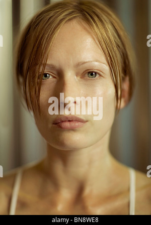 Schwere blonde Frau Stockfoto