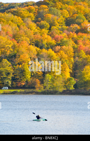 Kanu auf Red House See Allegany State Park New York Stockfoto