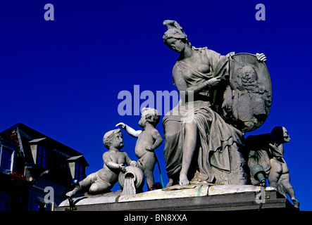 Minerva Brunnen, Place du Grand Sablon, Grand Sablon, Stadt Brüssel, Brüssel, Region Brüssel-Hauptstadt, Belgien, Europa Stockfoto