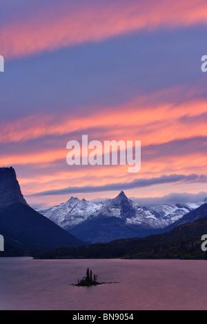 St. Mary Lake stürmischer Sonnenuntergang, Glacier Nationalpark Stockfoto