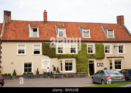 Das Hoste Arms Hotel, aus dem 17. Jahrhundert coaching Haus, Burnham Market, Norfolk, Großbritannien Stockfoto