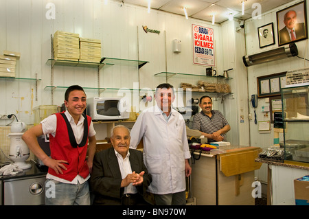 Istanbul Türkei Kadadikoy türkische Früchte Baker Markt Stockfoto