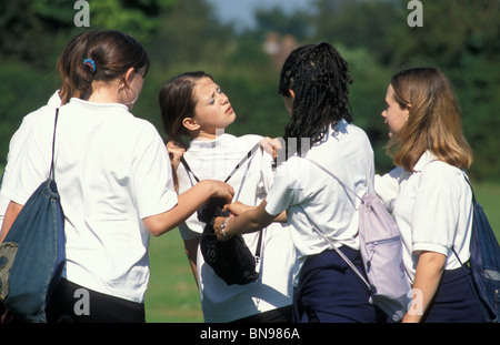 Secondary School Mädchen gemobbt von Kollegen Stockfoto