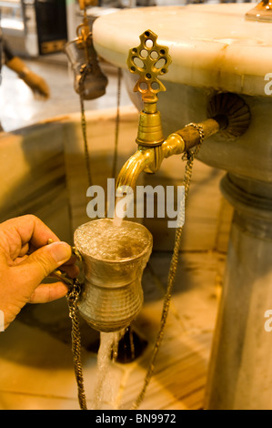 Bursa Türkei Anatolien Kapali Carci Baz Brunnen Wasser Markt Basar Stockfoto