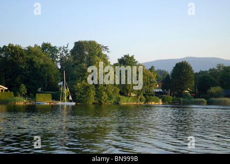 Blick über See in den späten Abend, Murnau bin Staffelsee, Garmisch-Partenkirchen, Oberbayern, Bayern, Deutschland Stockfoto